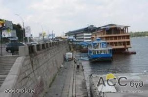 Плавучие рестораны хотят вынести на окраины Киева так как они разрушают причал