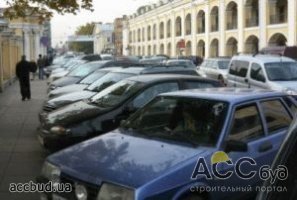 Эксперт: парковку в центре Киева следует запретить
