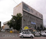 Скоро вместо этого здания предприятия «Киевгума» будет спортивная арена