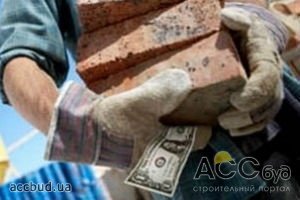 80% украинцев выезжают за границу из-за низкой заработной платы